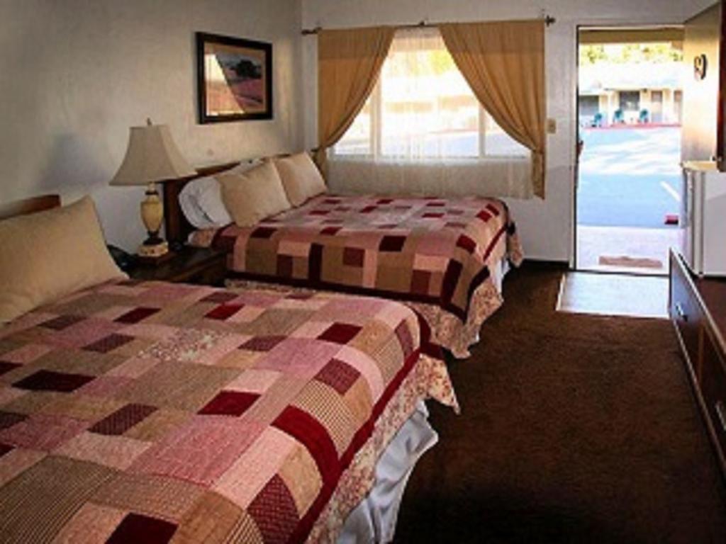 Dunsmuir Lodge Bagian luar foto